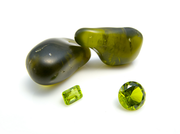 【８月の誕生石ペリドット(橄欖石)】その特徴と種類