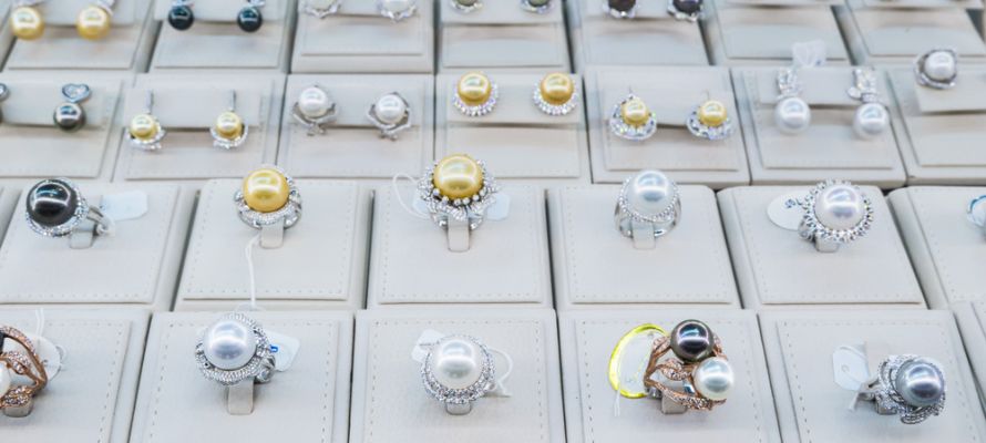 本物の真珠とイミテーションの見分け方！簡単チェック法を解説 | 宝石