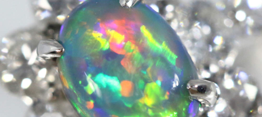 オパールの遊色効果のパターンとは？美しさを引き出す光の秘密 | 宝石