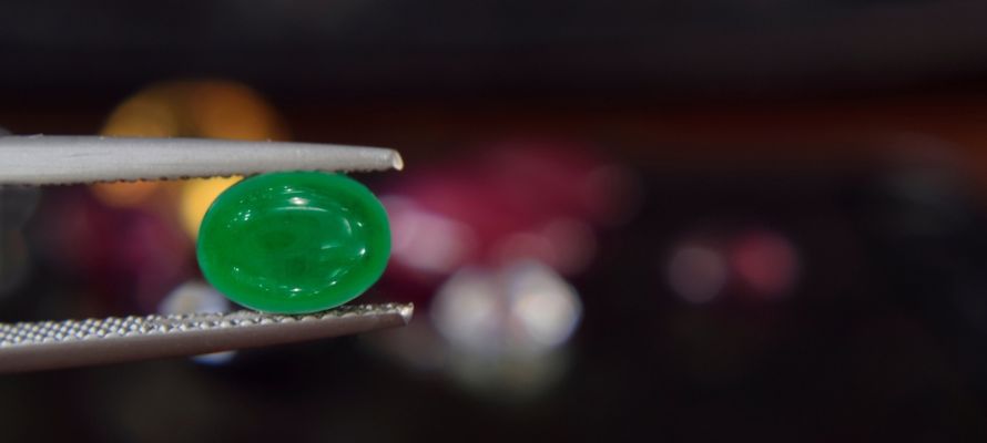 翡翠Bランク 価格差100倍!? 翡翠のA貨と、B貨C貨の違い | カラッツ Gem Magazine