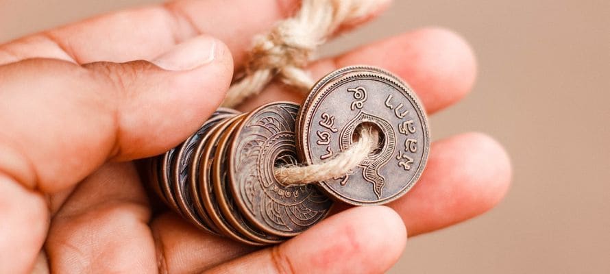 遺品の古い金貨は買取できる？価値と査定のポイントを解説 | 金