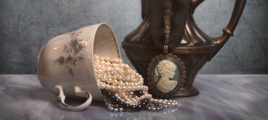 カメオの素材「マンボウガイ」の特徴と加工方法 | 宝石の高額買取なら