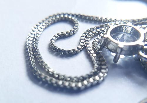 中国が牽引するプラチナブーム再来：世界の宝飾市場が静かに熱狂する理由